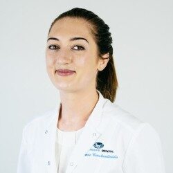 Dr Anna Constantinidis dentist